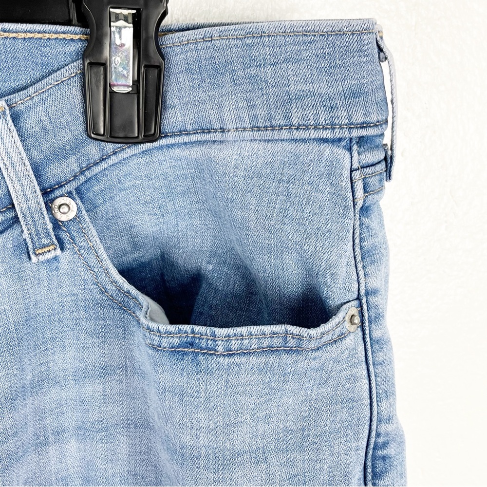 LEVI’S Light Wash Classic Straight High Rise Jeans, Size 22W - Picture 10 of 11